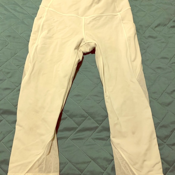 White Lululemon crop with mesh detail - Picture 1 of 5